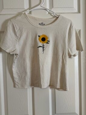 Hollister Cream Sunflower Appliqué Crop Tee